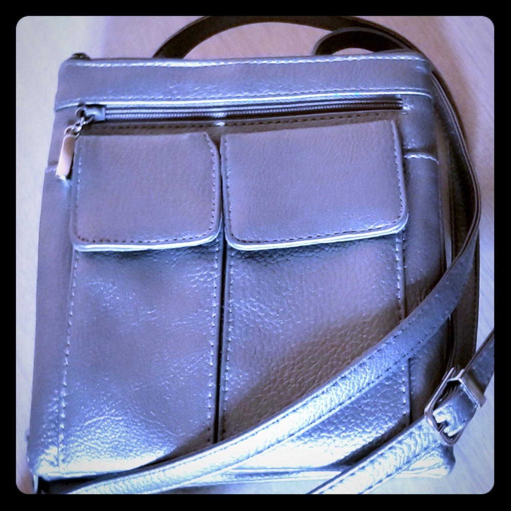 Brand New Silver Fashion Purse / Shoulder bag